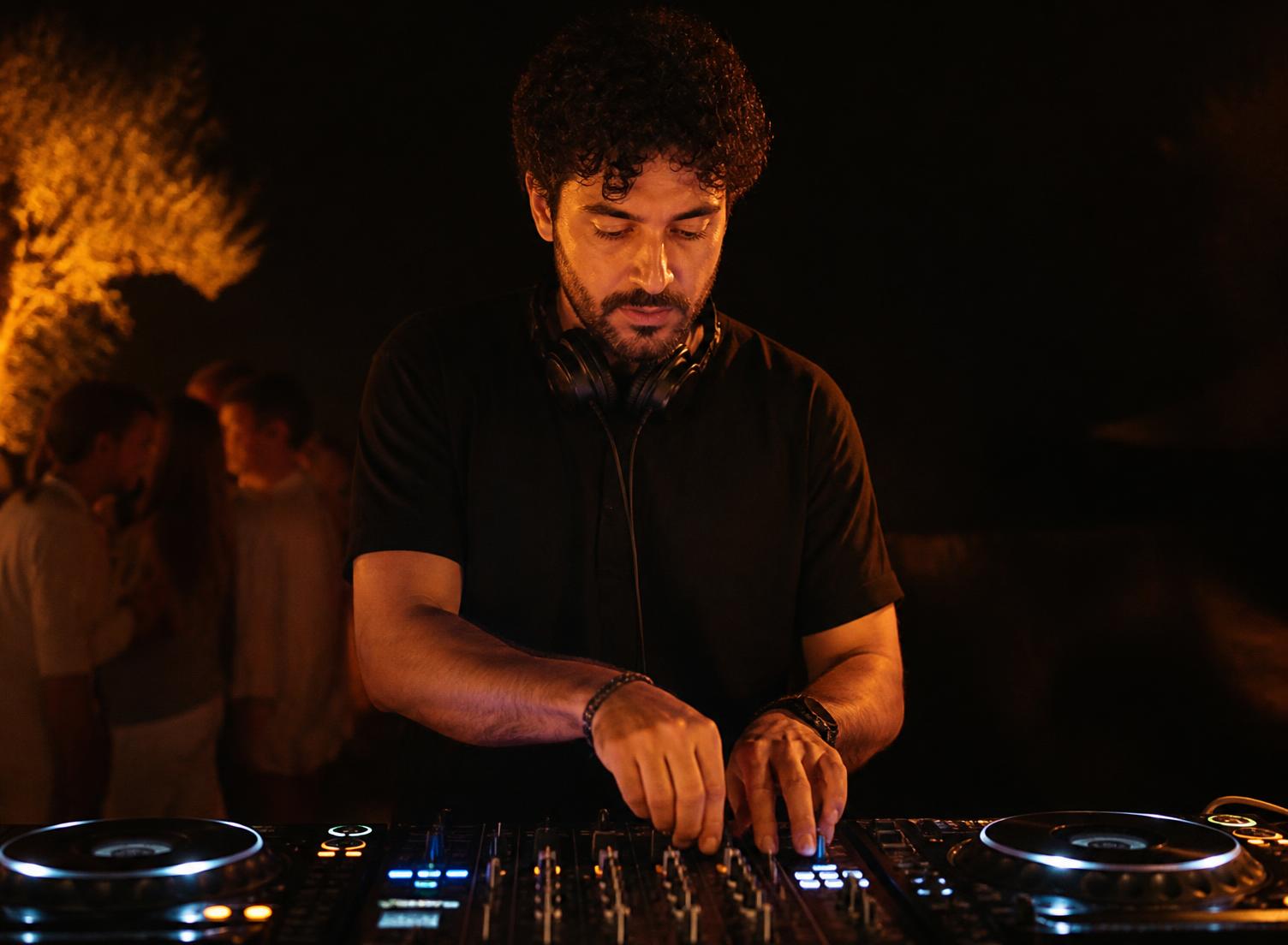 Stefan Felder als DJ Surprise am Mischpult